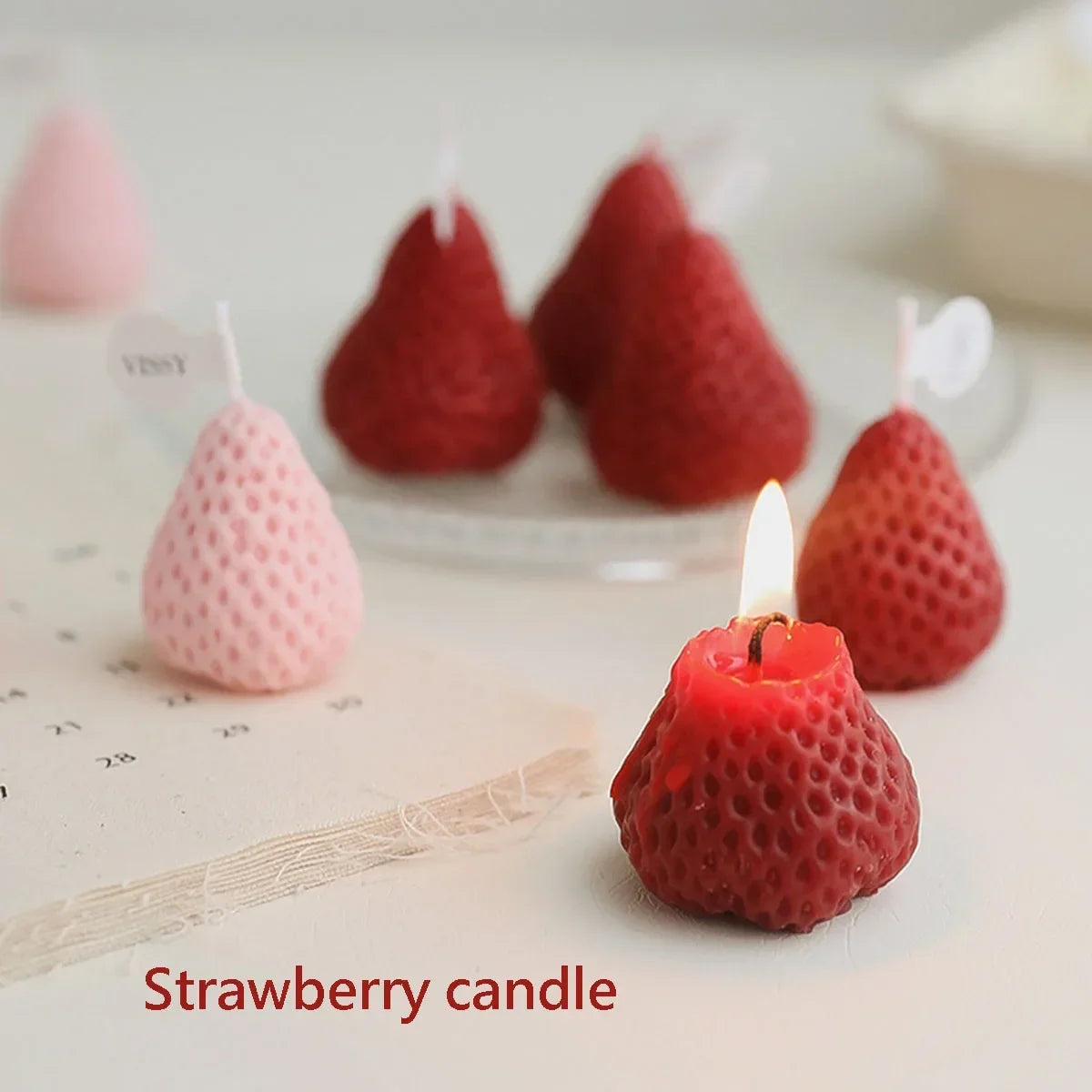 New Creative Strawberry Aromatherapy Candle with Hand Gift Fragrance Decoration Handmade Candle candle